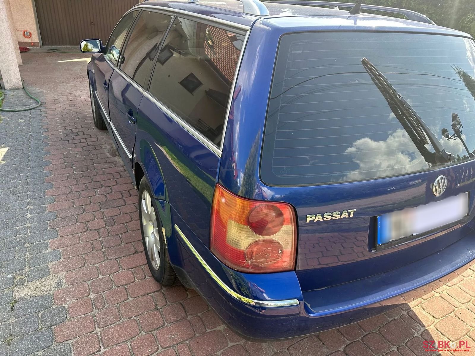 2001' Volkswagen Passat photo #5