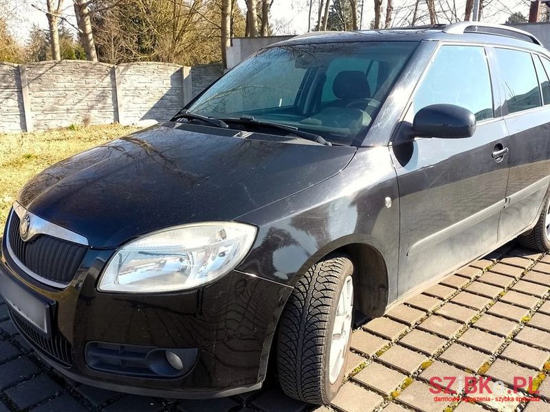 2008' Skoda Fabia photo #1