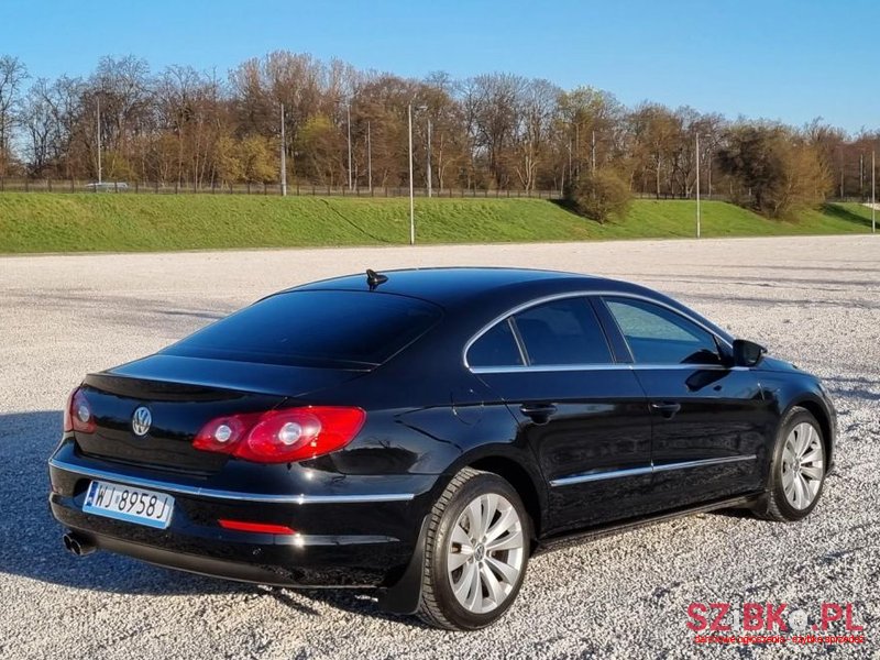 2009' Volkswagen Passat photo #6