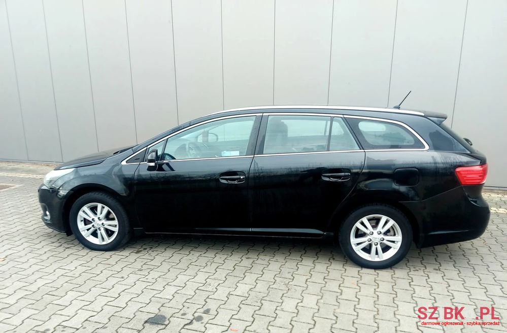 2013' Toyota Avensis 2.0 D-4D Luna photo #2