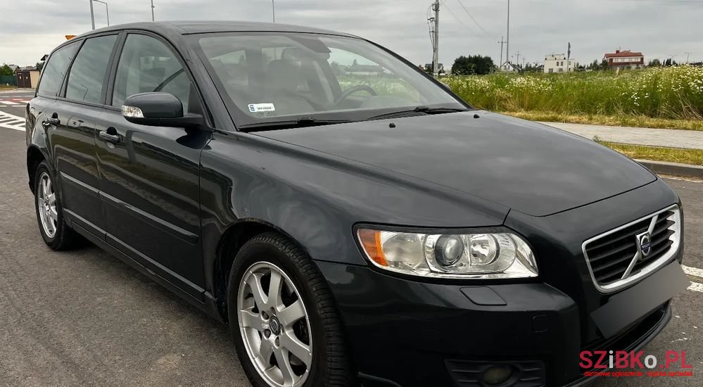 2009' Volvo V50 2.0D Momentum photo #2