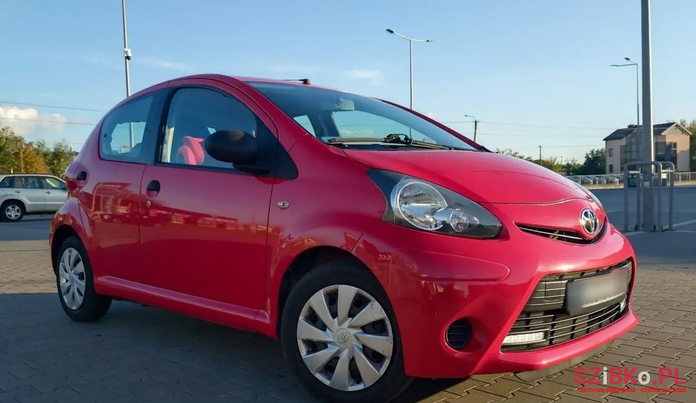 2012' Toyota Aygo photo #2