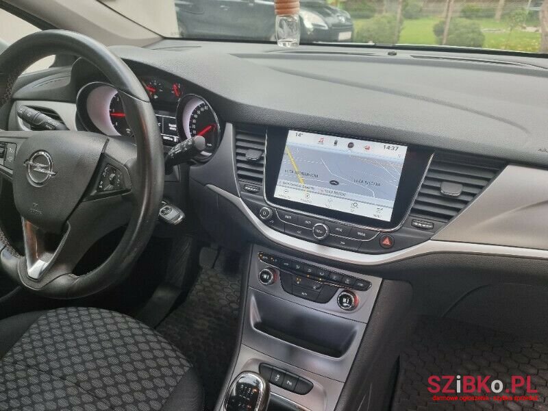 2017' Opel Astra photo #3