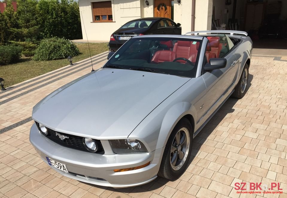 2005' Ford Mustang photo #5