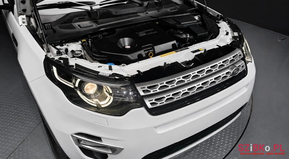 2017' Land Rover Discovery 2.0 Td4 Hse photo #4