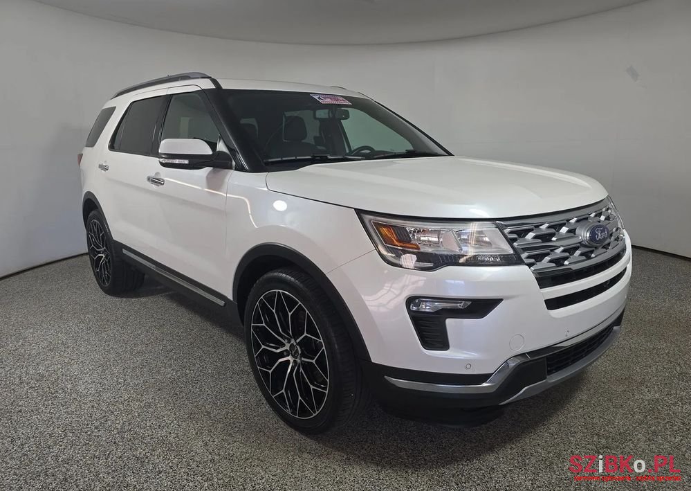 2017' Ford Explorer photo #3