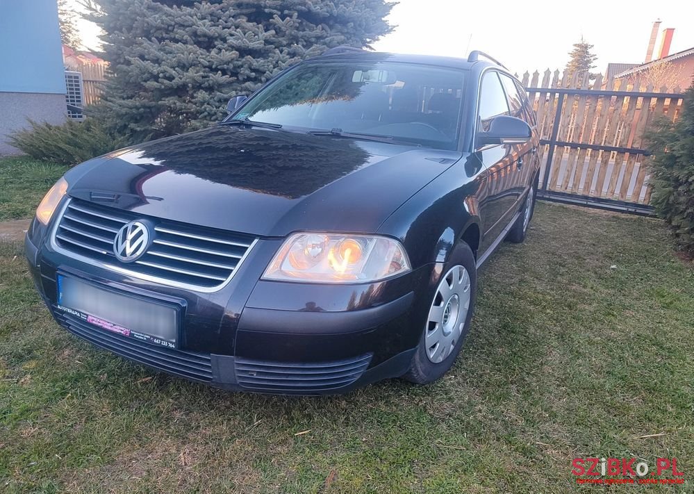 2004' Volkswagen Passat 1.9 Tdi Basis photo #1
