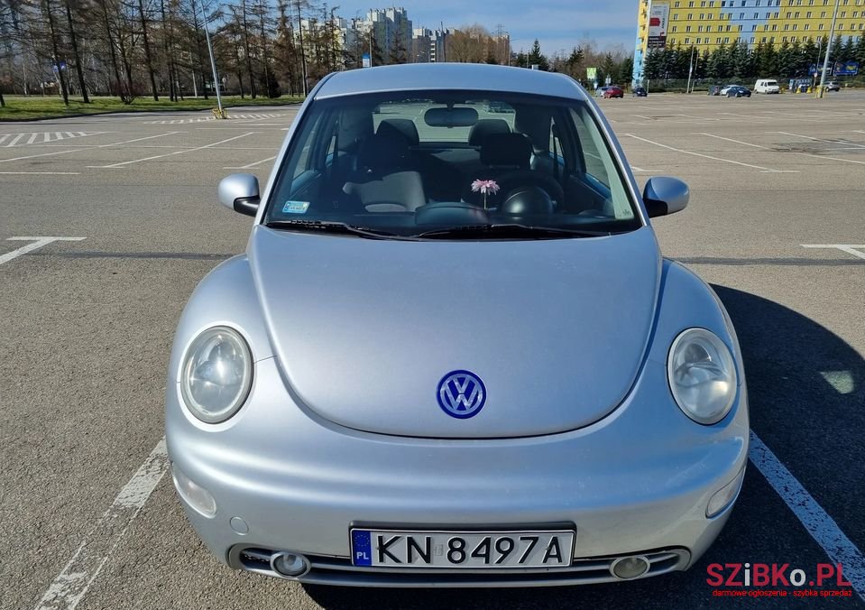 2002' Volkswagen New Beetle photo #2