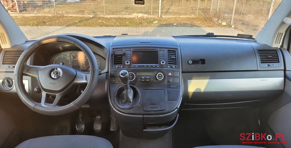 2005' Volkswagen Caravelle photo #2