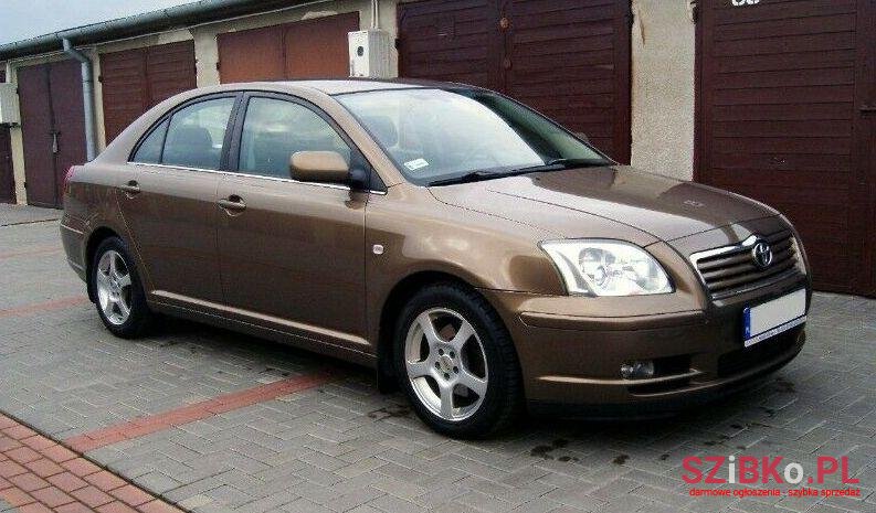 2004' Toyota Avensis photo #1