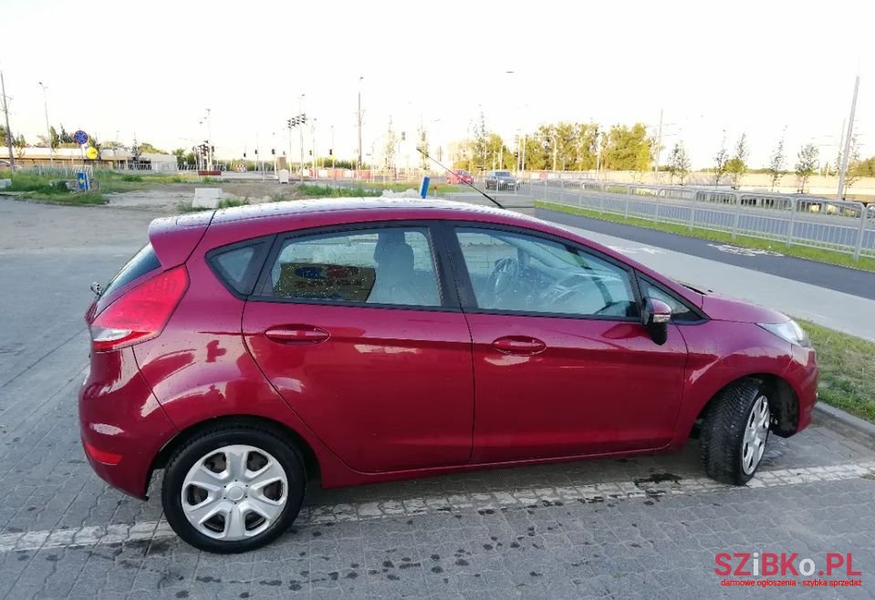 2011' Ford Fiesta photo #5