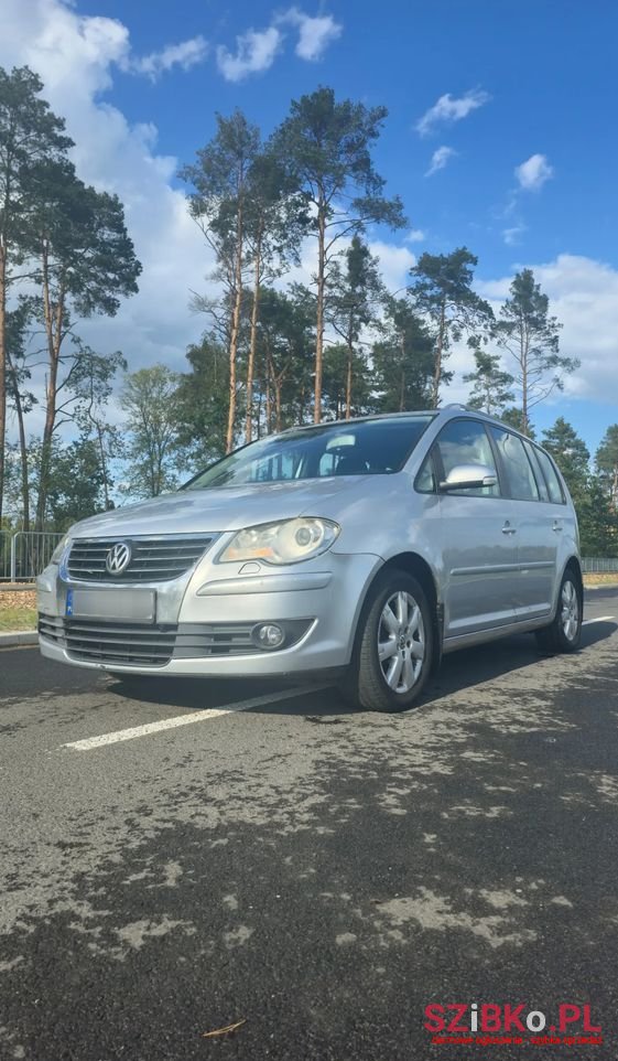 2007' Volkswagen Touran photo #2