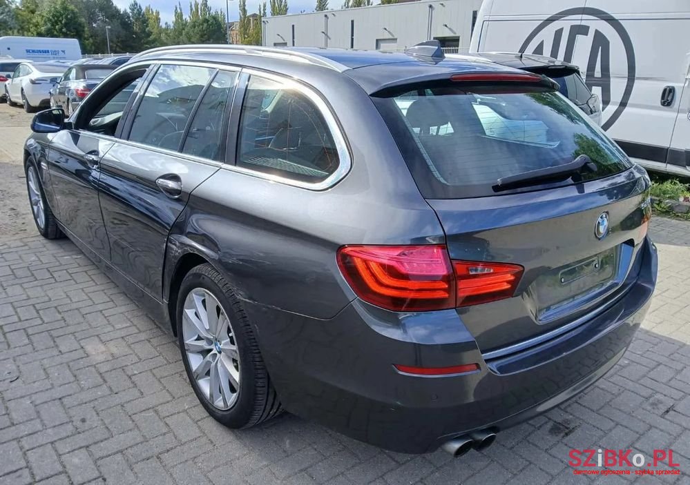2016' BMW 5 Series 528I Touring photo #3