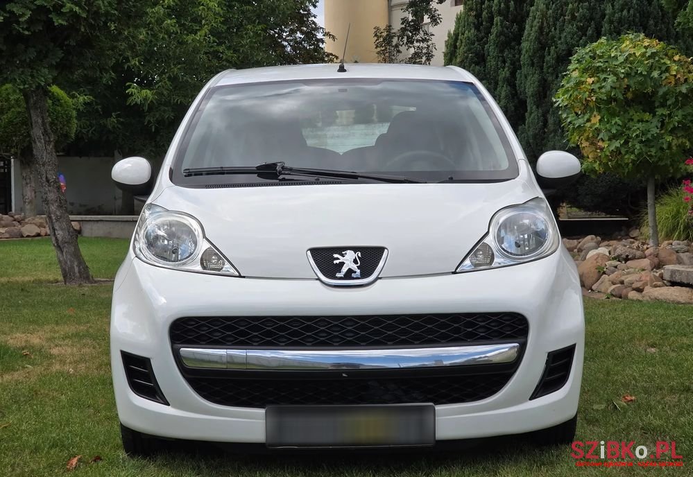 2011' Peugeot 107 1.0 Trendy photo #3