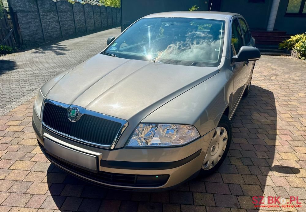 2012' Skoda Octavia 1.6 Tour photo #2