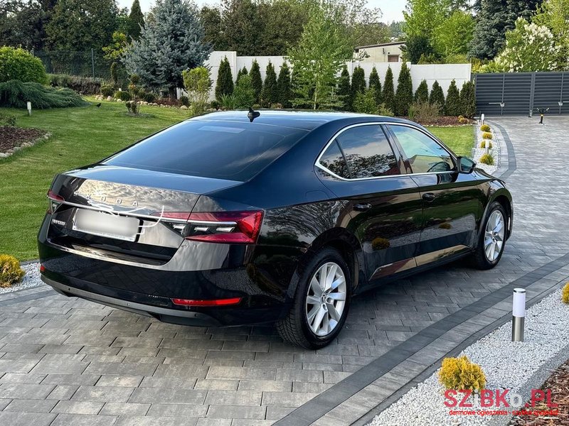 2020' Skoda Superb 2.0 Tdi Scr Ambition Dsg photo #2