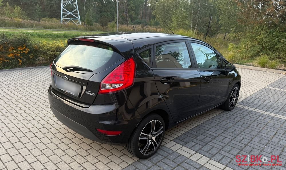 2011' Ford Fiesta photo #5