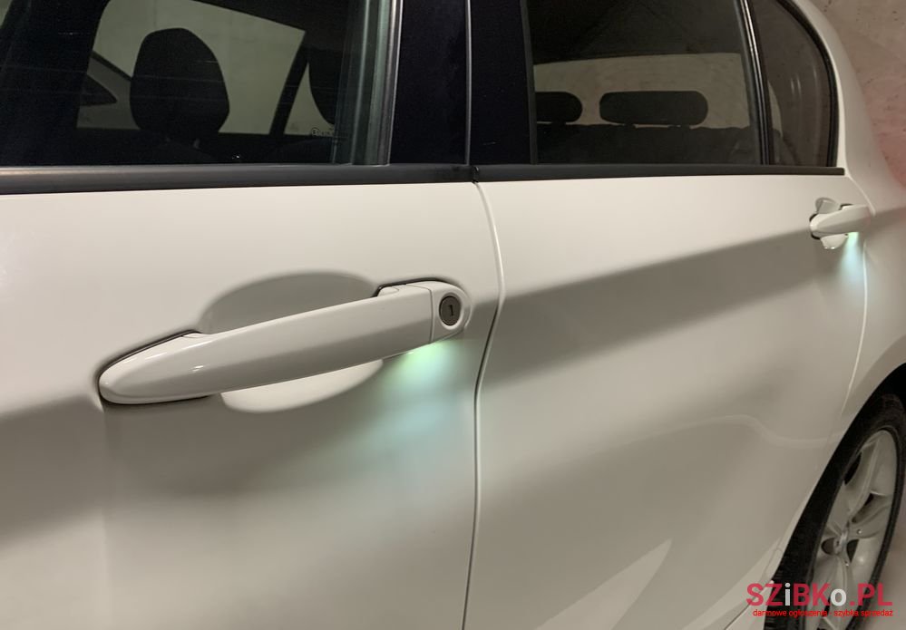 2012' BMW 1 Series 116I Sport Line photo #5