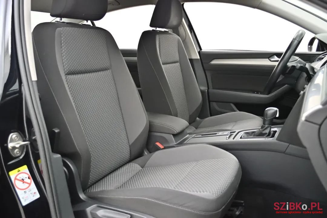 2020' Volkswagen Passat photo #3