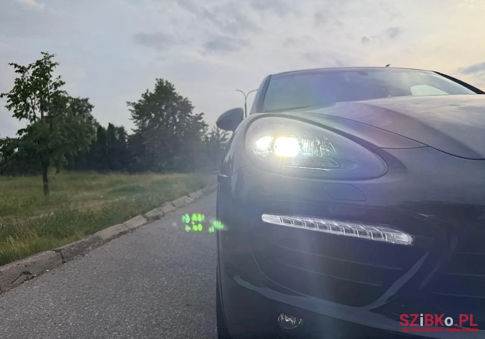 2013' Porsche Cayenne S Tiptronic S photo #2