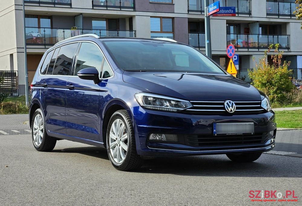 2019' Volkswagen Touran photo #3