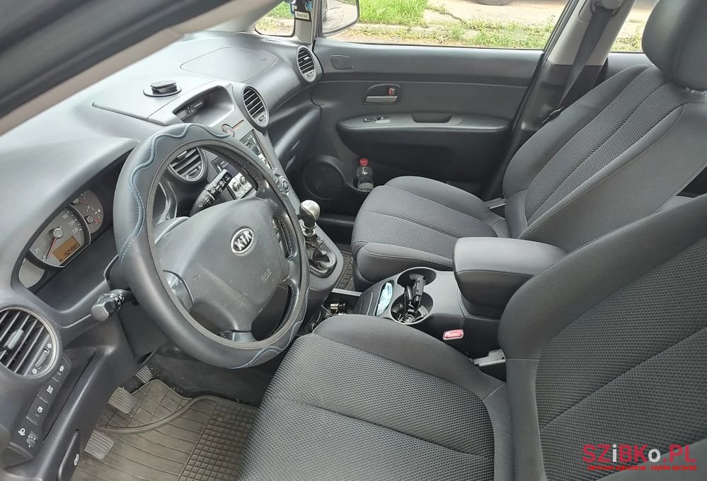 2006' Kia Carens photo #5