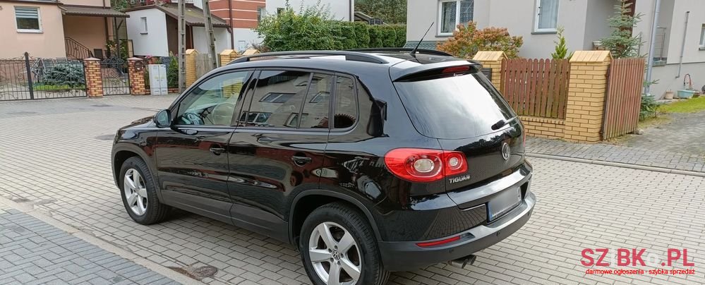 2011' Volkswagen Tiguan photo #4