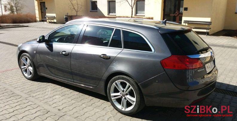 2010' Opel Insignia photo #2