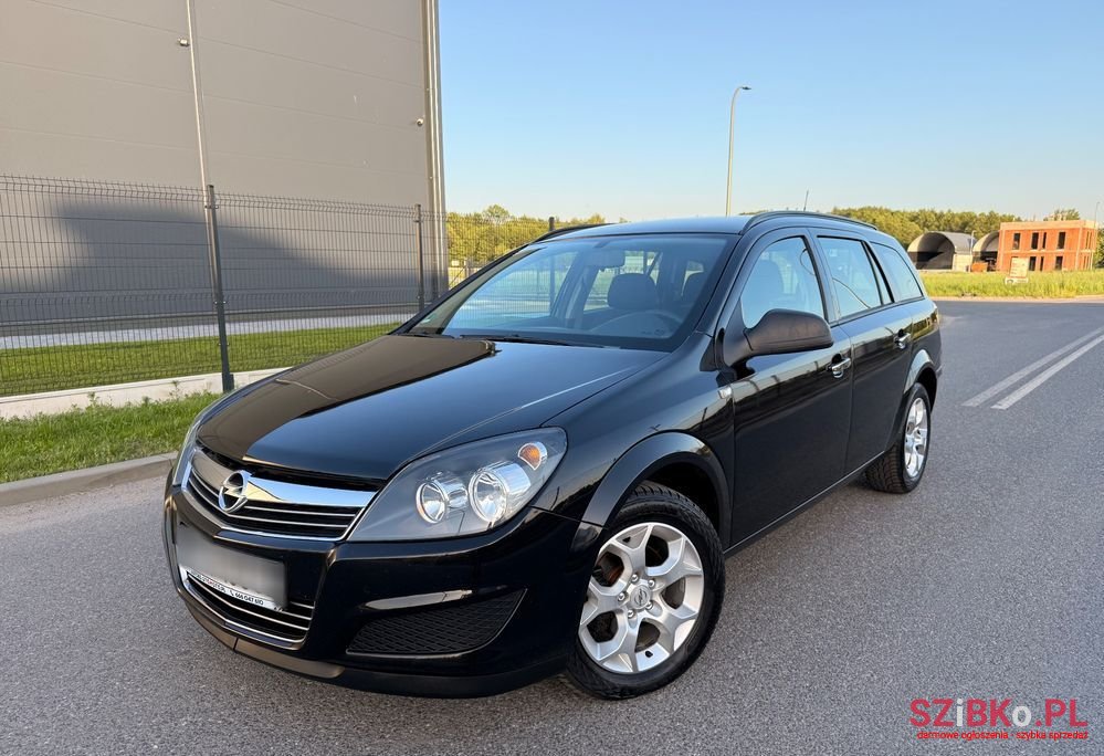 2010' Opel Astra 1.6 Enjoy photo #1