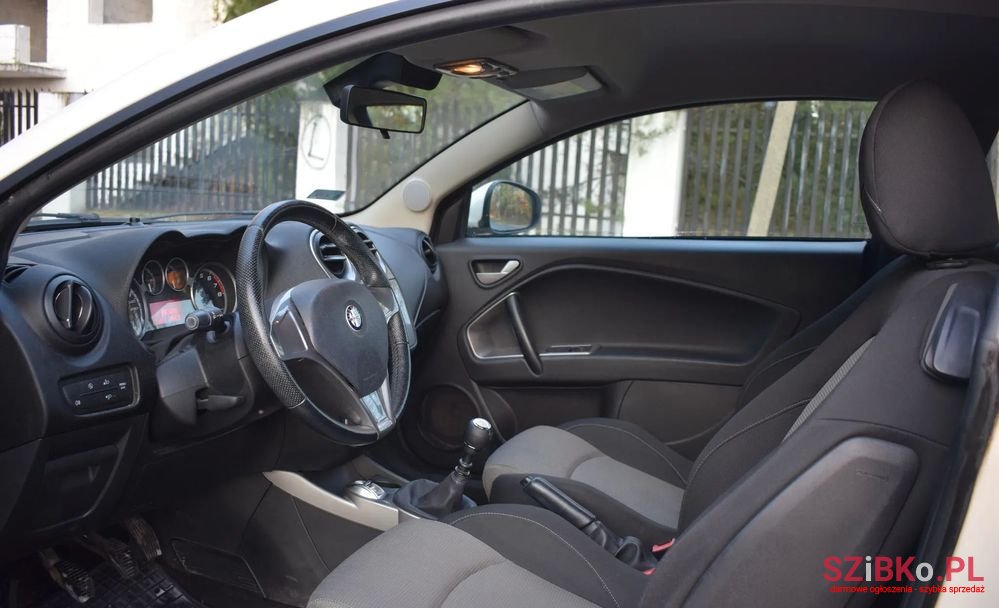2010' Alfa Romeo MiTo photo #6