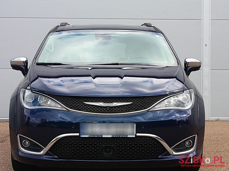 2017' Chrysler Pacifica photo #5
