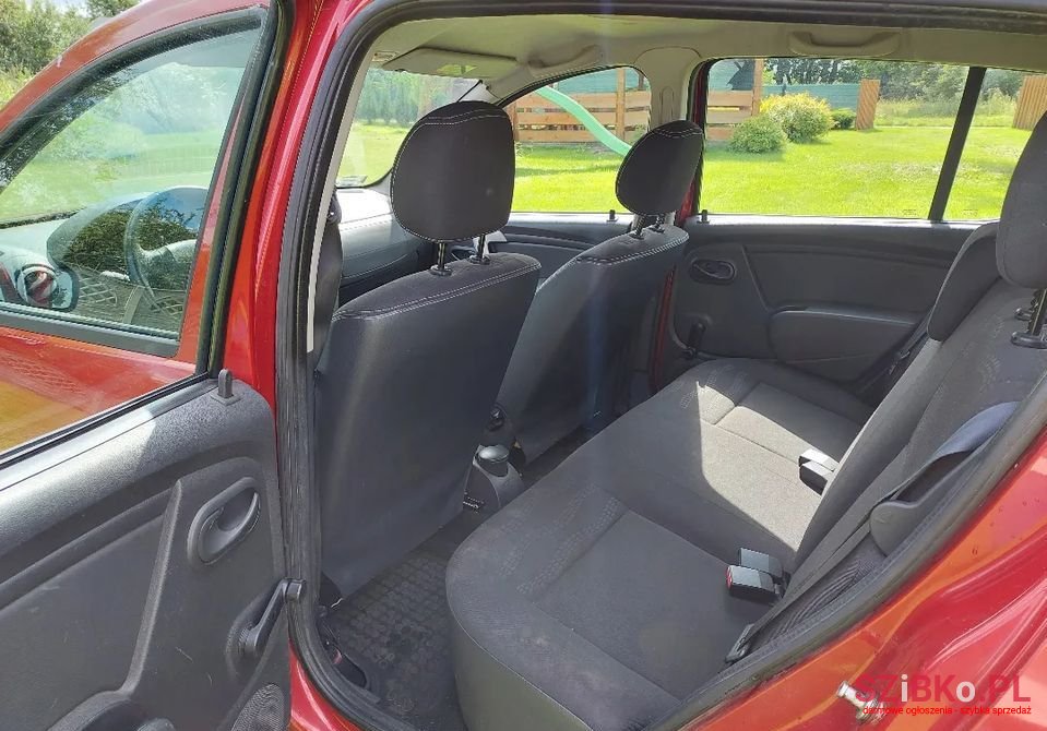 2011' Dacia Sandero photo #5