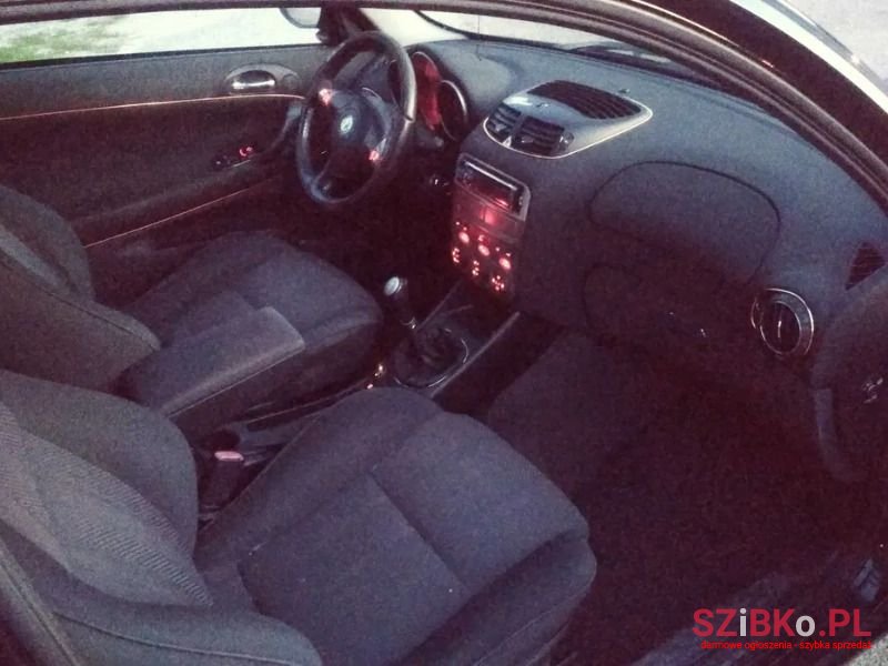 2002' Alfa Romeo 147 photo #4