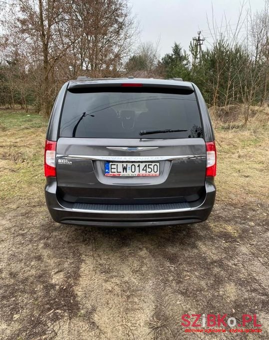 2015' Chrysler Town & Country photo #2