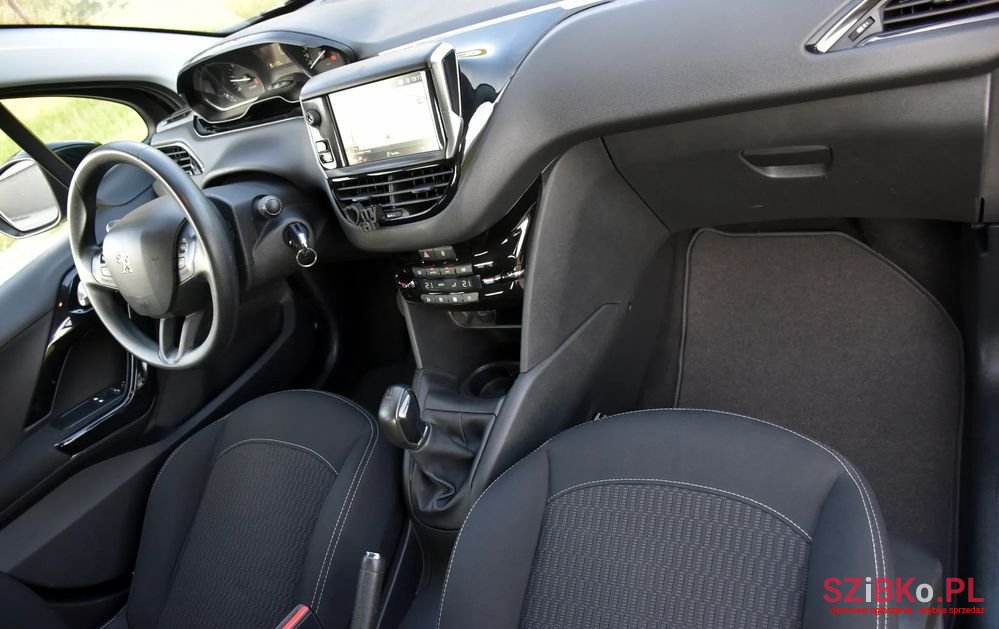 2017' Peugeot 208 photo #6