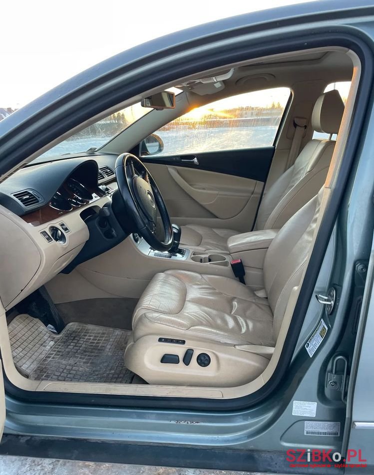 2006' Volkswagen Passat photo #6