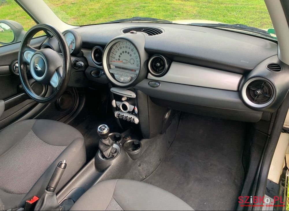 2009' MINI One Standard photo #1