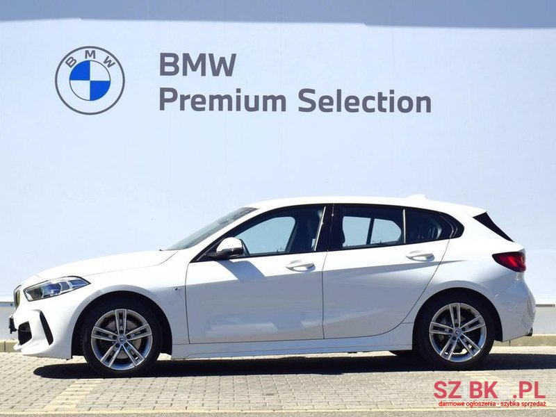 2022' BMW 1 Series photo #3