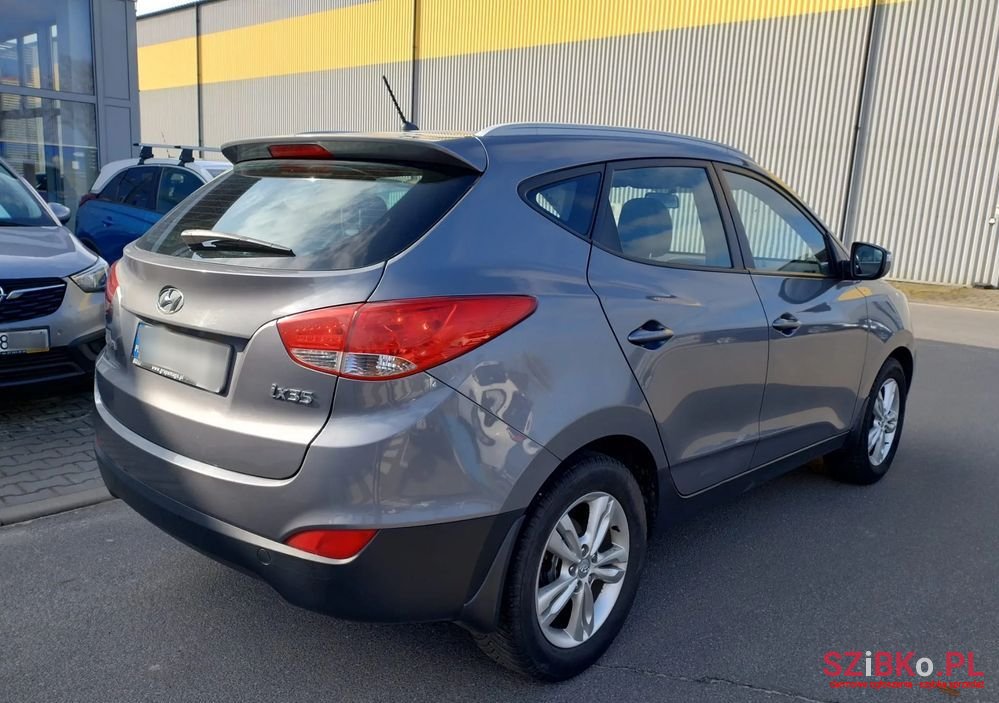 2011' Hyundai ix35 photo #2