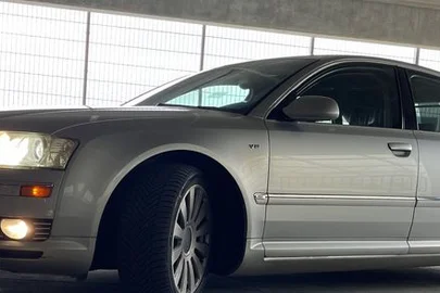2004' Audi A8 4.2 L Quattro