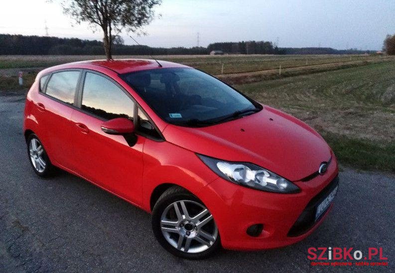 2011' Ford Fiesta photo #1
