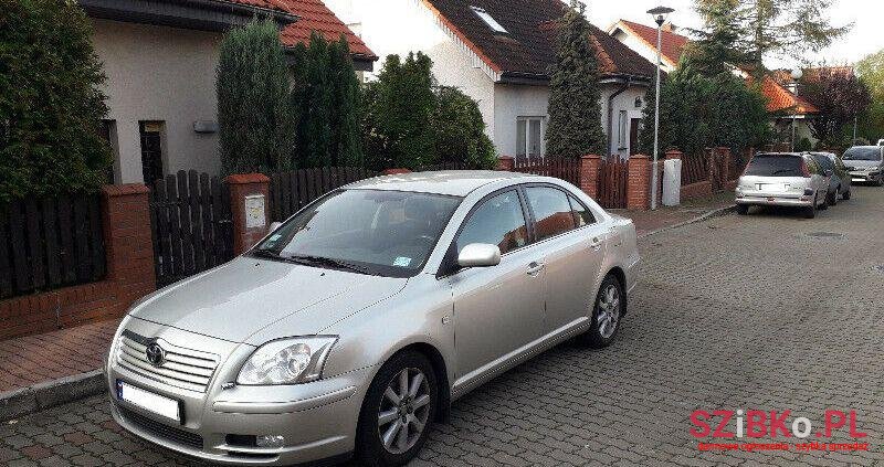2004' Toyota Avensis photo #1