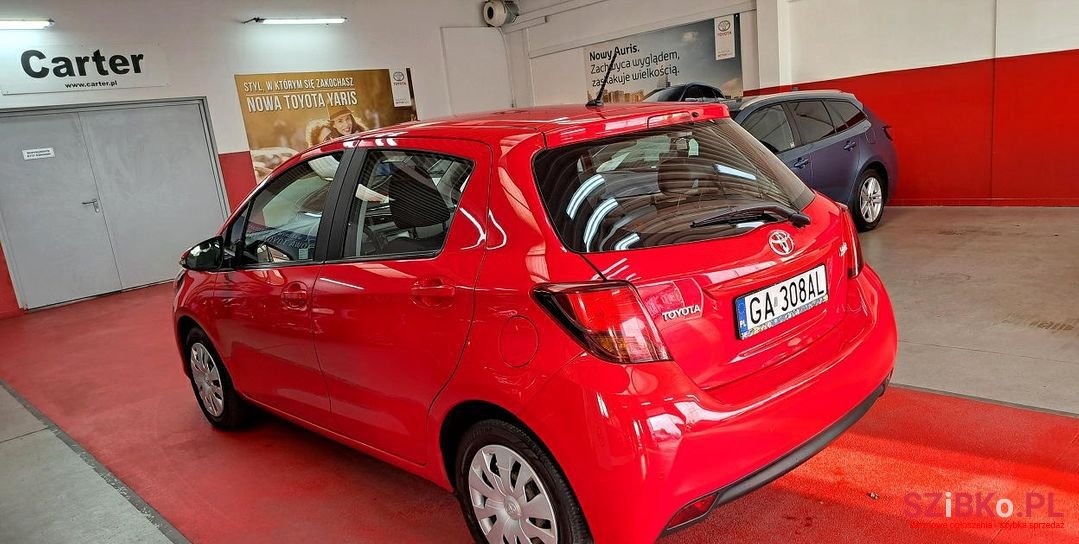 2016' Toyota Yaris photo #5