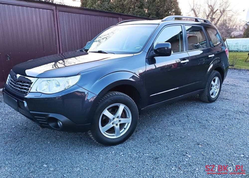 2010' Subaru Forester 2.0X Comfort photo #3