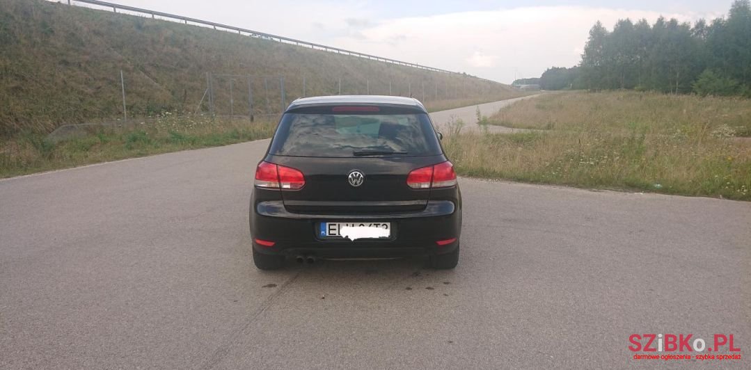 2009' Volkswagen Golf photo #2