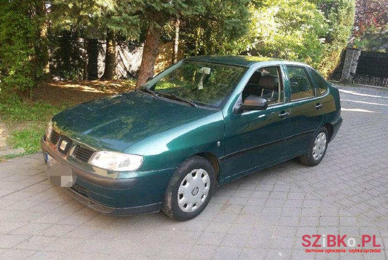 2002' SEAT Cordoba photo #1