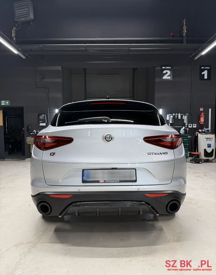 2018' Alfa Romeo Stelvio photo #6