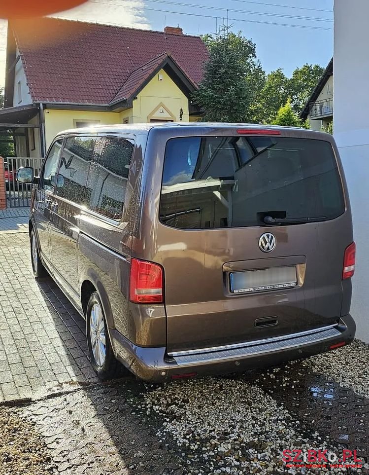 2010' Volkswagen Multivan photo #2