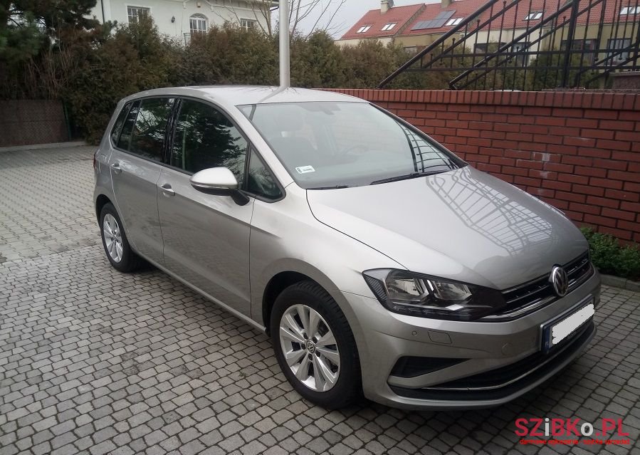 2019' Volkswagen Golf photo #3