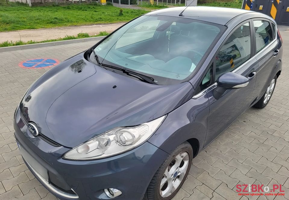 2011' Ford Fiesta photo #1
